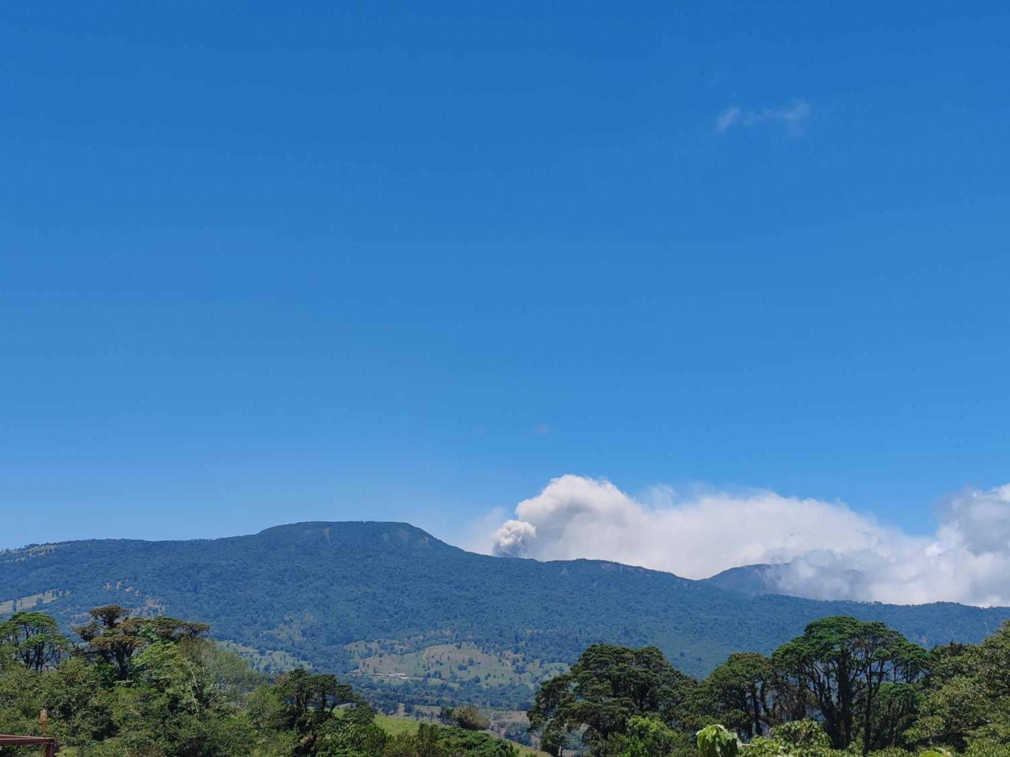 Chalets Vistas Del Poas 埃雷迪亚 外观 照片