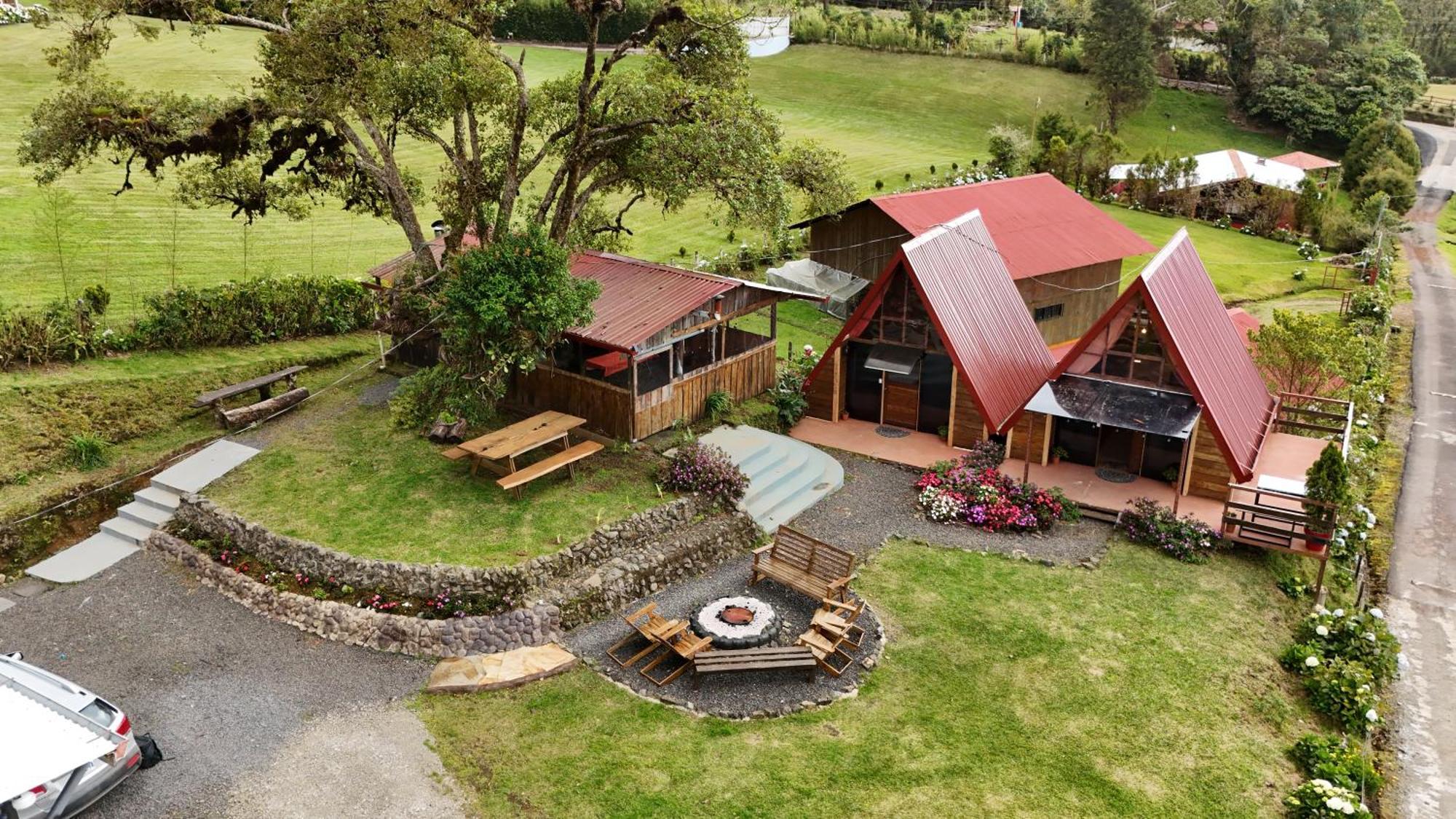 Chalets Vistas Del Poas 埃雷迪亚 外观 照片